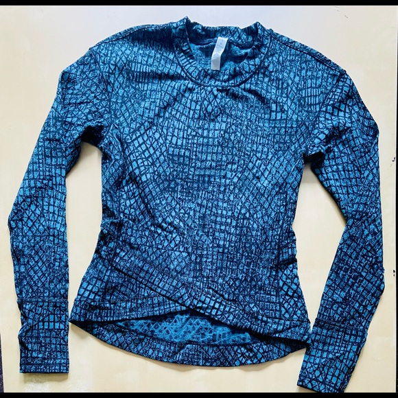 LuluLemon Close To Crossing Long Sleeve Size Small - Picture 2 of 4